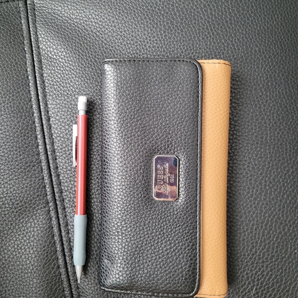 2/$40 NEW GUESS Wallet - Picture 4 of 4